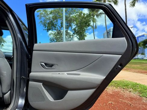 Used 2021 Hyundai Elantra SEL image 16