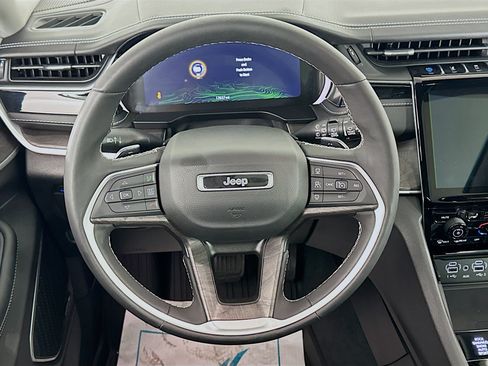 Used 2022 Jeep Grand Cherokee Limited 4xe w/ Luxury Tech Group II AWD/4WD image 18