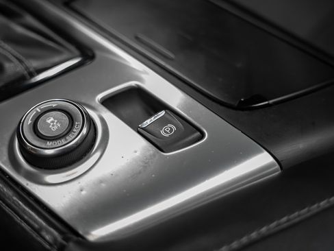 Used 2019 Chevrolet Corvette Stingray Coupe w/ Carbon Flash Badge Package image 46