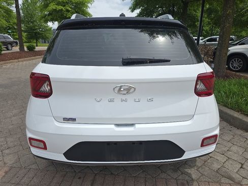 Used 2023 Hyundai Venue Limited w/ Cargo Package FWD image 7