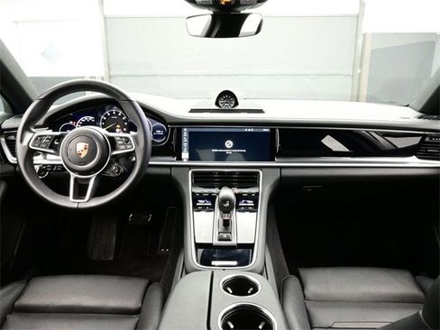 Used 2019 Porsche Panamera 4 image 19