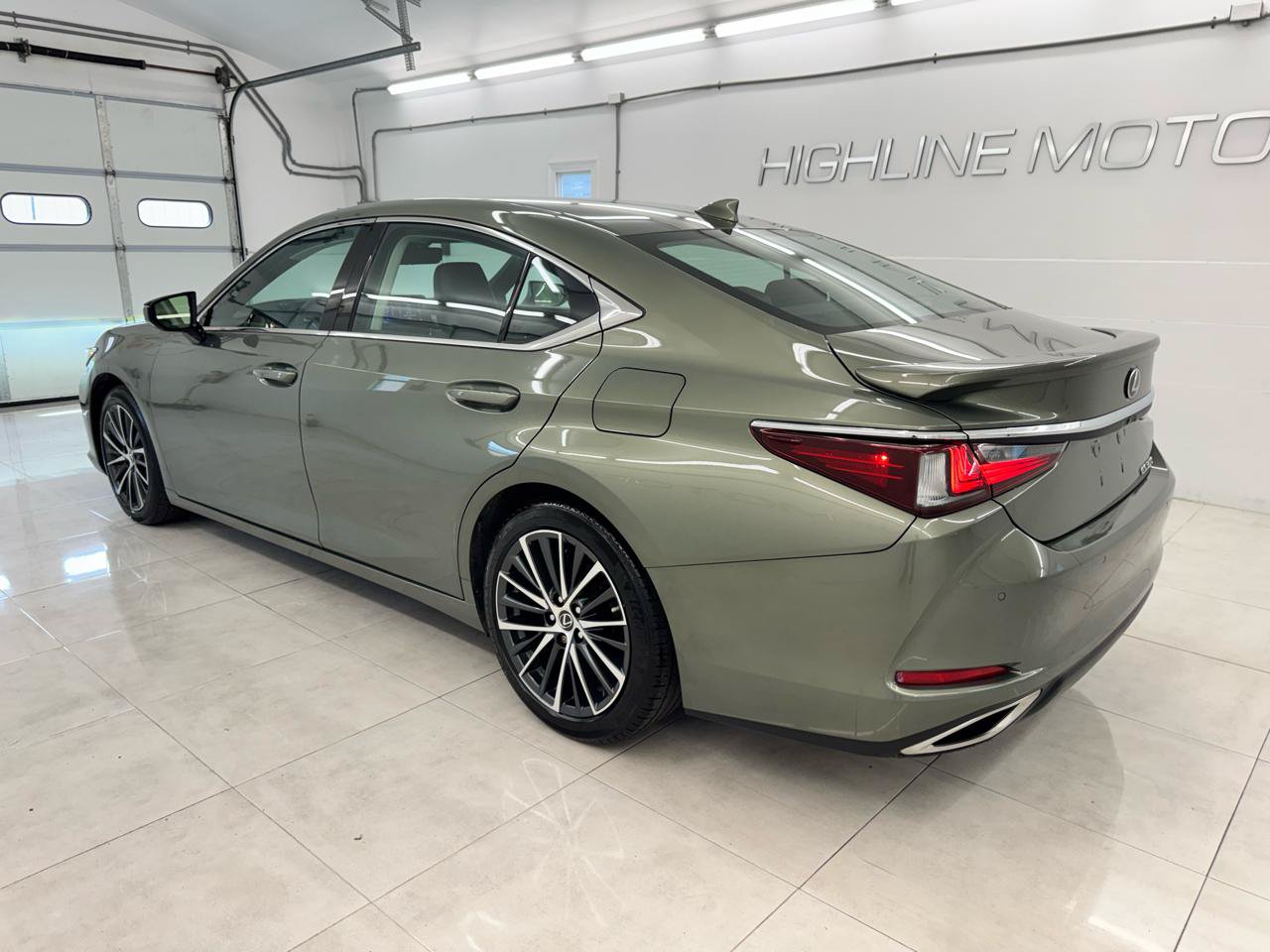 Used 2022 Lexus ES 350 w/ Premium Package FWD image 8