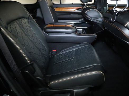 Used 2022 Jeep Grand Wagoneer Series III AWD/4WD image 36