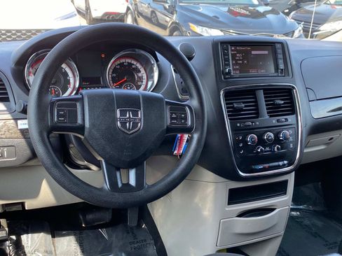 Used 2019 Dodge Grand Caravan SE image 10