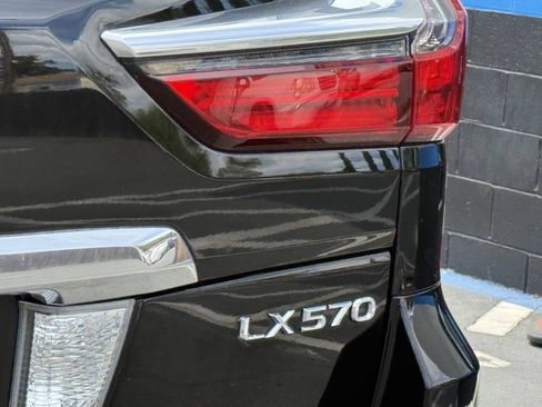 Used 2017 Lexus LX 570 4WD w/ Luxury Package image 33