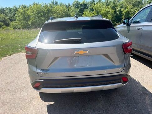 Used 2025 Chevrolet Trax LT w/ Driver Confidence Package FWD image 8