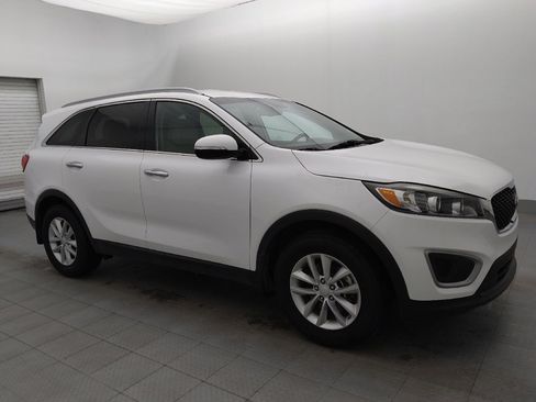 Used 2017 Kia Sorento FWD w/ LX Convenience Package image 11