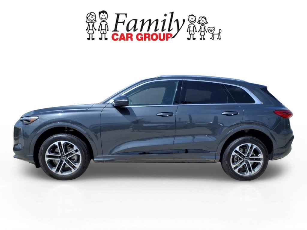 Used 2025 Audi Q5 Premium Plus w/ Premium Plus AWD/4WD image 2