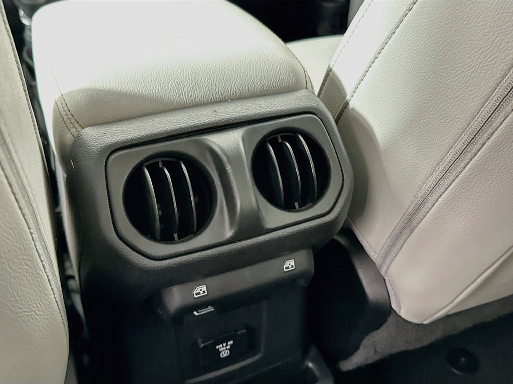 Used 2023 Jeep Wrangler Unlimited Sahara AWD/4WD image 26