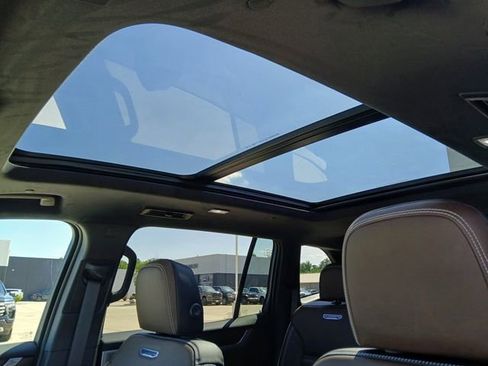 New 2026 GMC Acadia Denali Ultimate w/ LPO, Floor Liner Package AWD/4WD image 32