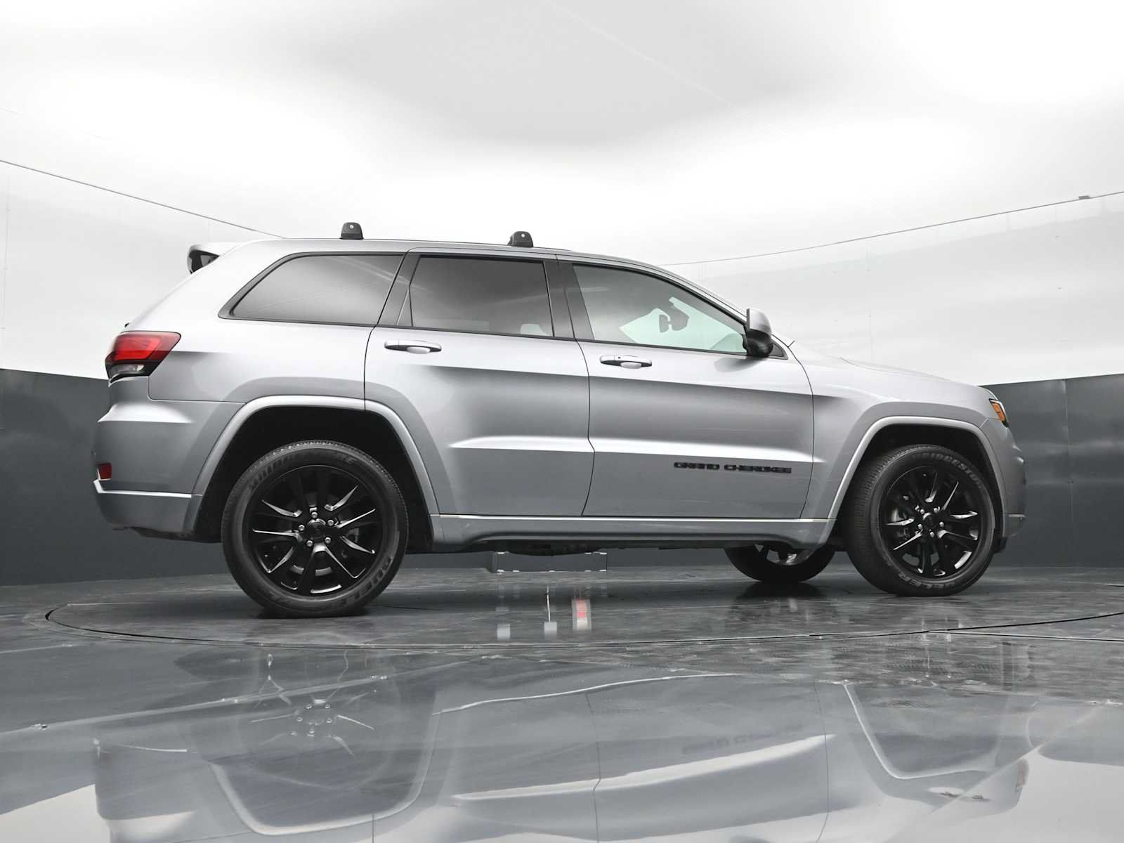 Used 2019 Jeep Grand Cherokee Altitude AWD/4WD image 42