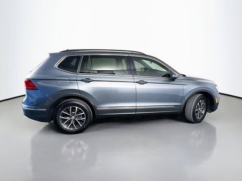 Used 2020 Volkswagen Tiguan SE w/ Panoramic Sunroof Package image 8