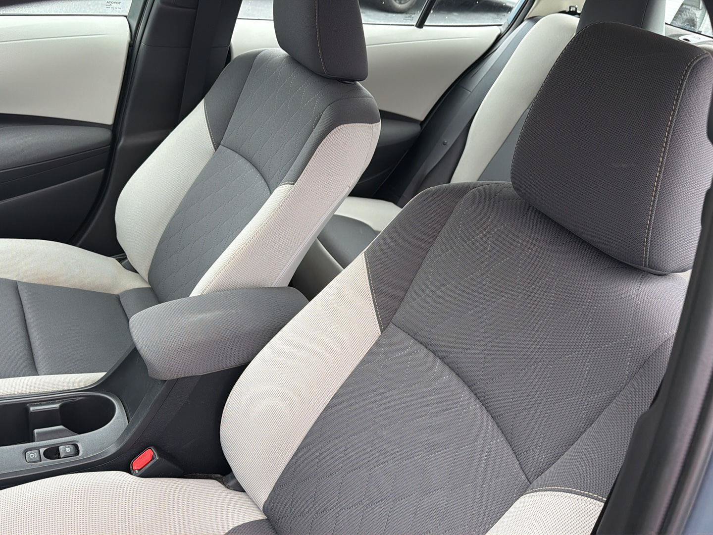 Used 2024 Toyota Corolla LE FWD image 28
