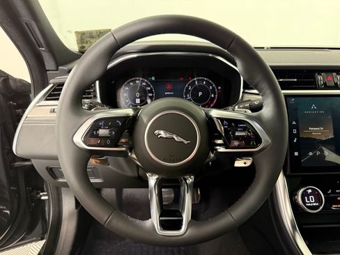 Used 2024 Jaguar XF R-Dynamic SE AWD/4WD image 17