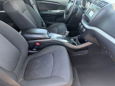 Used 2019 Dodge Journey SE FWD image 12