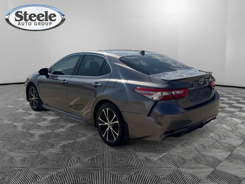Used 2019 Toyota Camry SE FWD image 3