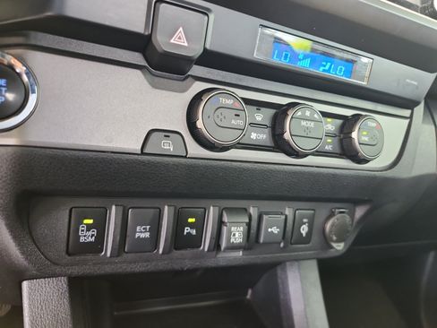 Used 2022 Toyota Tacoma TRD Off-Road w/ Technology Package RWD image 25