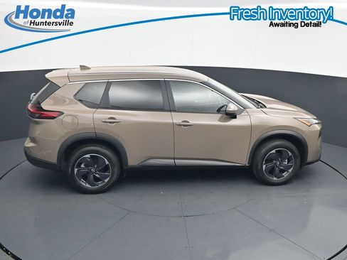 Used 2025 Nissan Rogue SV FWD image 21