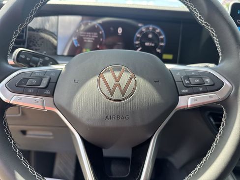 New 2025 Volkswagen Tiguan SE image 21