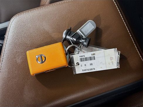 Used 2023 Volvo XC60 B5 Plus image 36