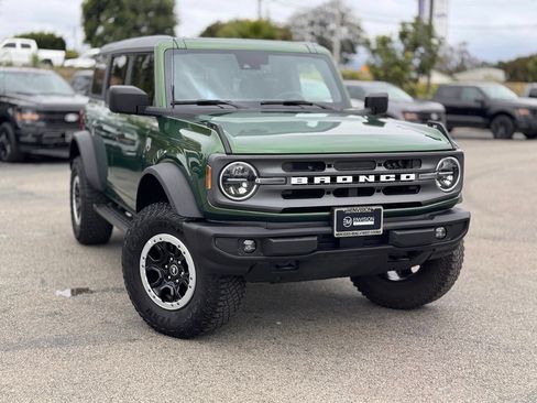 Used 2023 Ford Bronco Big Bend w/ Sasquatch Package AWD/4WD image 2