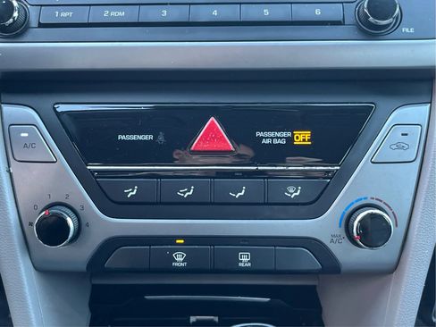 Used 2017 Hyundai Elantra SE FWD image 29