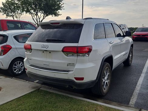 Used 2022 Jeep Grand Cherokee Limited w/ Tech Group AWD/4WD image 3