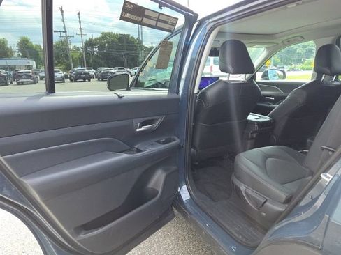 Used 2025 Toyota Grand Highlander AWD image 11