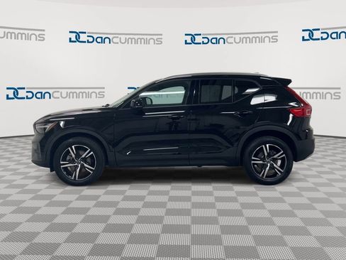 Used 2023 Volvo XC40 B5 Core AWD/4WD image 5