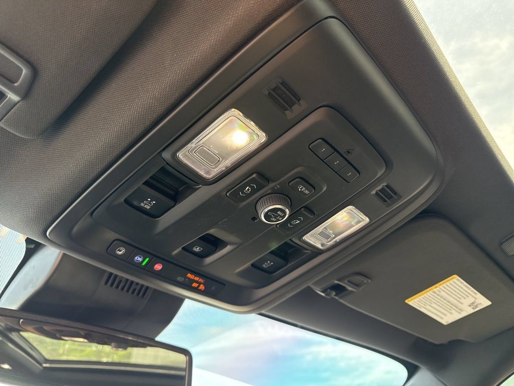 Used 2023 Chevrolet Tahoe Z71 w/ Luxury Package AWD/4WD image 32