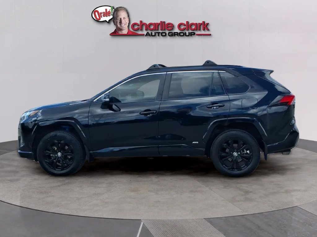 Used 2023 Toyota RAV4 SE w/ Convenience Package AWD/4WD image 3