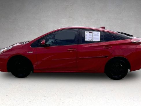 Used 2017 Toyota Prius Four FWD image 3