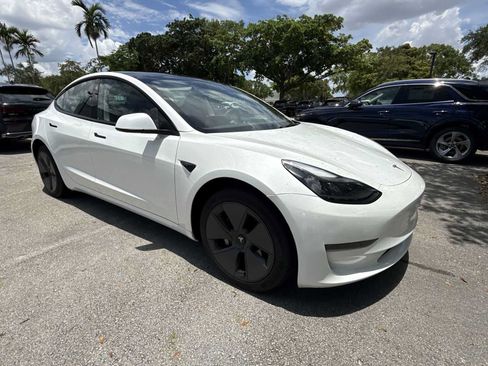 Used 2023 Tesla Model 3 Standard Range RWD image 2