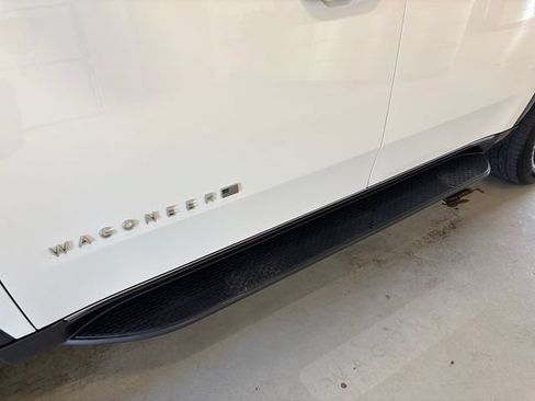 Used 2022 Jeep Wagoneer Series II AWD/4WD image 27