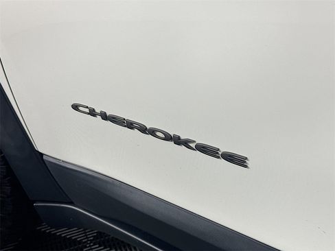 Used 2019 Jeep Cherokee Trailhawk w/ Comfort/Convenience Group image 28