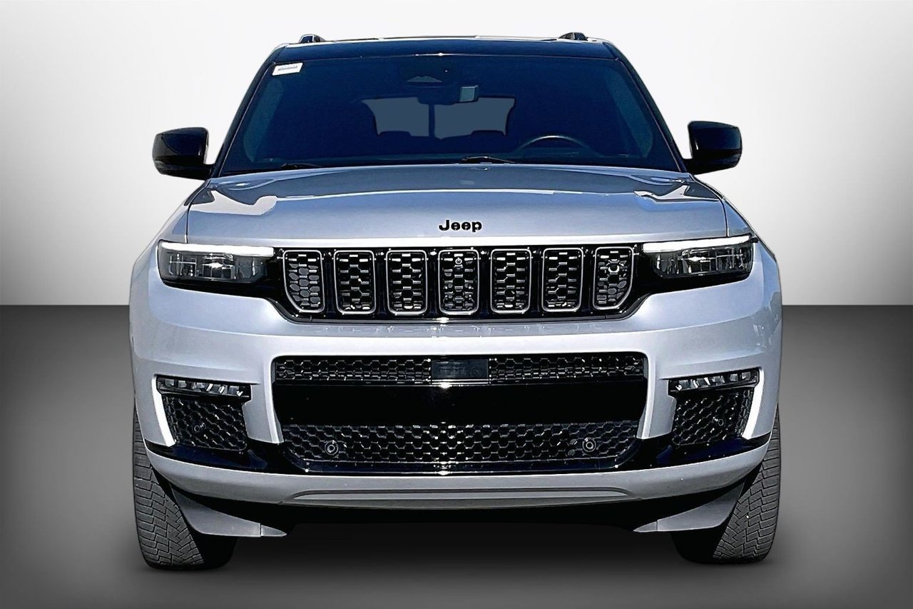 Used 2023 Jeep Grand Cherokee L Summit AWD/4WD image 3