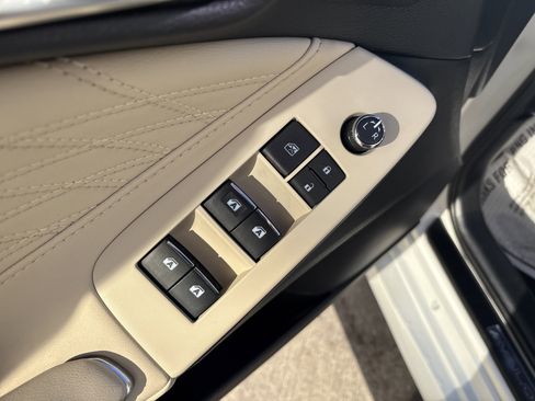 Used 2020 Toyota Avalon Limited image 15