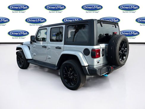 Used 2023 Jeep Wrangler Unlimited Sahara w/ Cold Weather Group AWD/4WD image 5