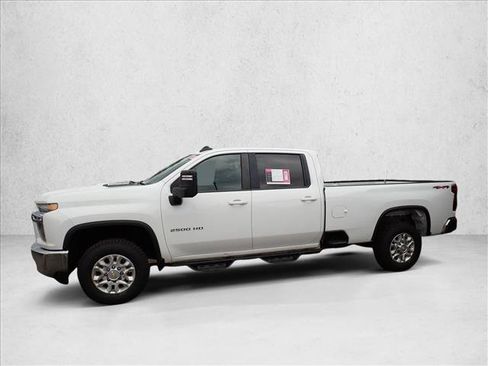 Used 2022 Chevrolet Silverado 2500 LT w/ Convenience Package AWD/4WD image 2