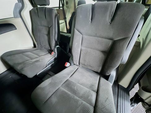 Used 2016 Dodge Grand Caravan SE image 22