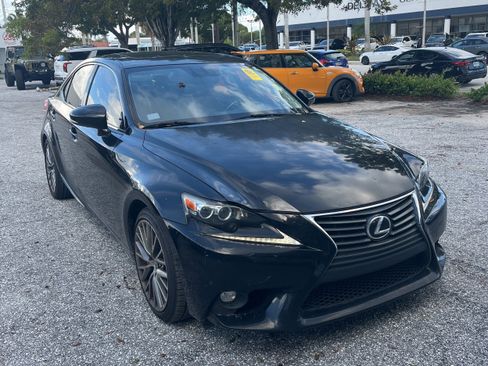 Used 2016 Lexus IS 200t image 9