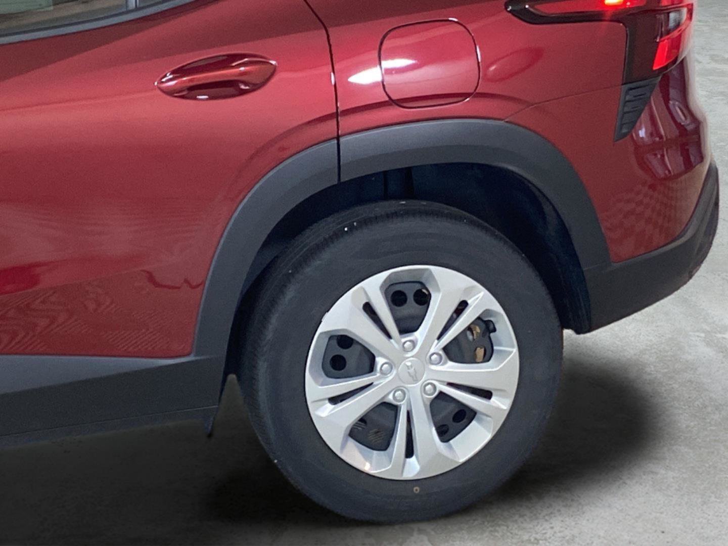 Certified 2024 Chevrolet Trax LS FWD image 9