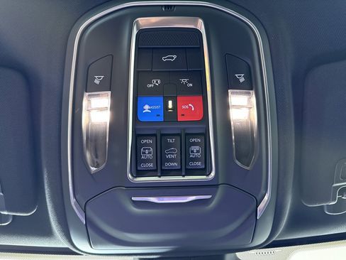 New 2025 Jeep Grand Cherokee Limited image 32