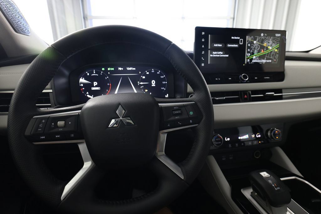 Used 2025 Mitsubishi Outlander SE FWD image 20