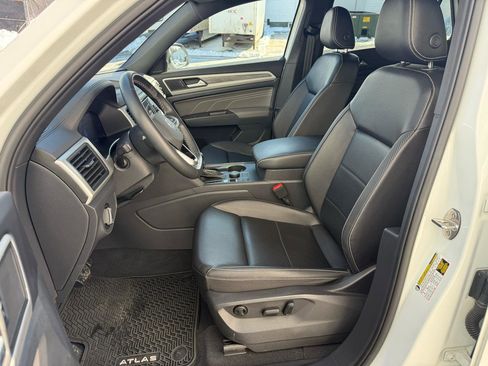 Used 2022 Volkswagen Atlas Cross Sport SE image 3