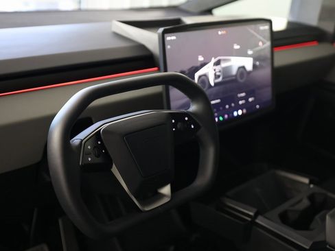 Used 2025 Tesla Cybertruck AWD Crew Cab image 19