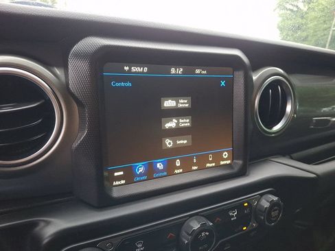Used 2022 Jeep Wrangler Unlimited Sahara AWD/4WD image 17