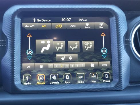Used 2018 Jeep Wrangler Unlimited Sahara AWD/4WD image 16