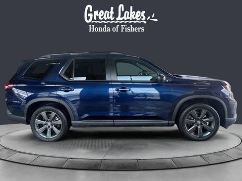 Used 2025 Honda Pilot Sport image 6
