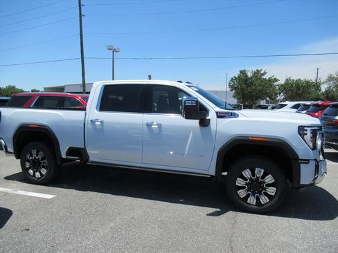 New 2026 GMC Sierra 2500 Denali w/ Denali Reserve Package AWD/4WD image 2